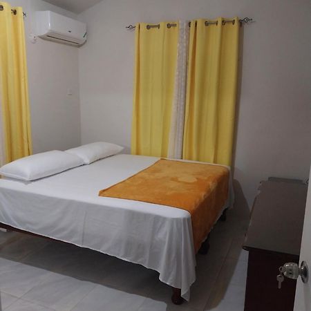 Debs Cozy Cove Villa Discovery Bay Buitenkant foto