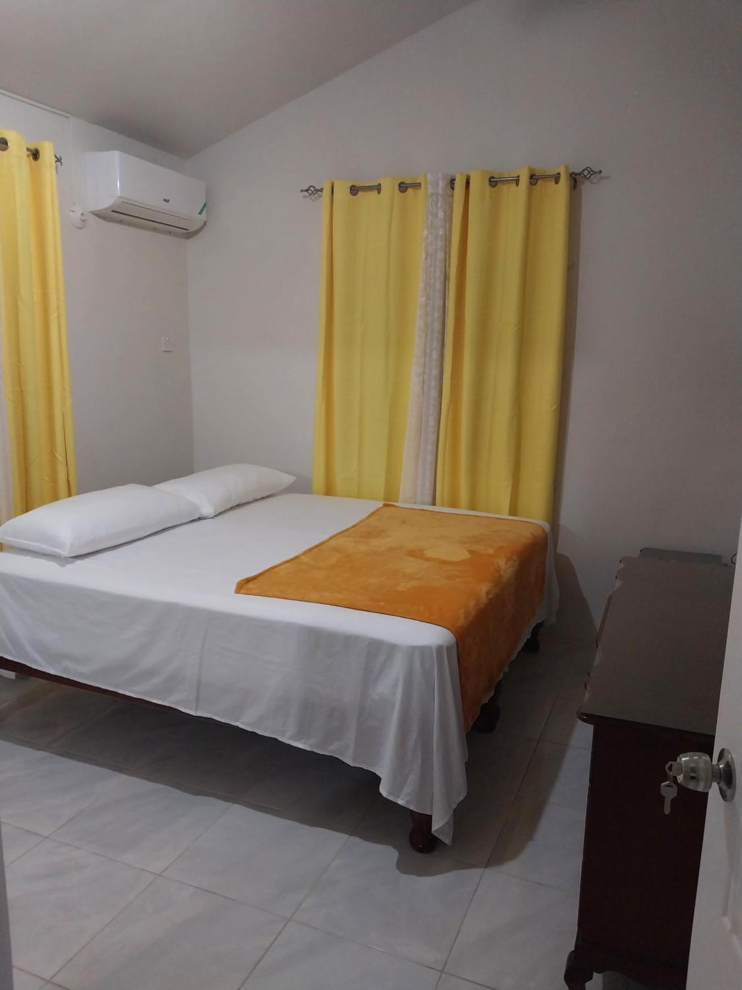Debs Cozy Cove Villa Discovery Bay Buitenkant foto