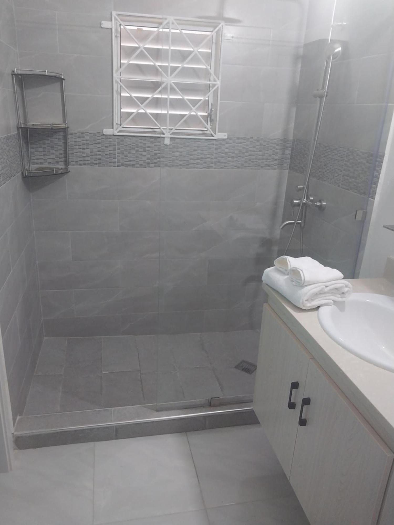 Debs Cozy Cove Villa Discovery Bay Buitenkant foto